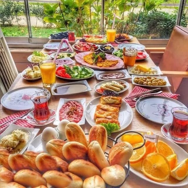 Café da Manhã e Lanches Saborosos Sucos Bolos Tortas Salgados Doces e Aperitivos